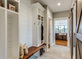 14 Tips on How to Organize a Mudroom